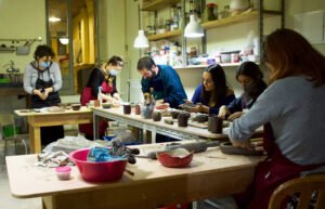 Creative Ceramics Workshop: Discover Unique Pieces and Artisan Details