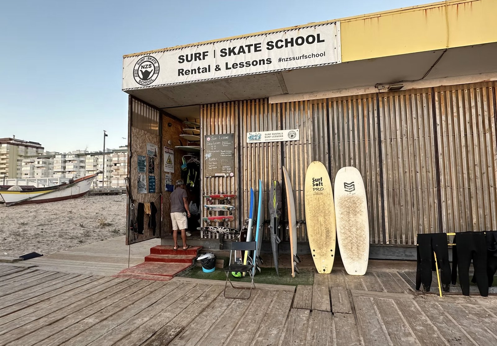 Aulas de surf em grupo | Aulas de surf com instrutores certificados