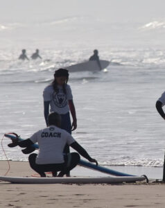 Aulas de surf em grupo | Aulas de surf com instrutores certificados