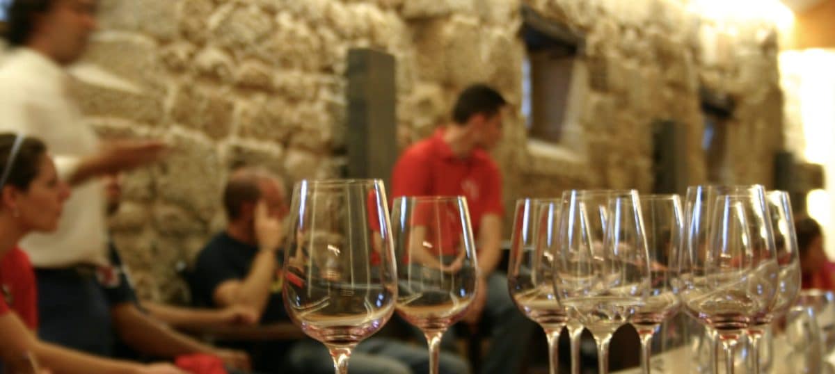Galeria Team Building Wine Workshop Sintra | Wine Bottling Challenge 1