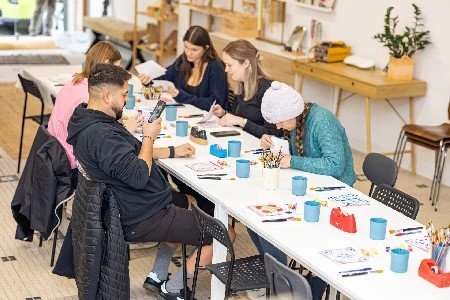 Galeria Portuguese Tile Painting Workshop in Porto | Azulejo Art Class 7