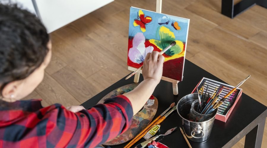 Creative Painting Workshops in Lisbon 2026: Jewelry, Doodles & Textiles