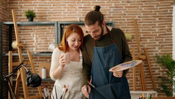 Couple making art together during creative workshop building connection through collaborative artistic experience Lisbon