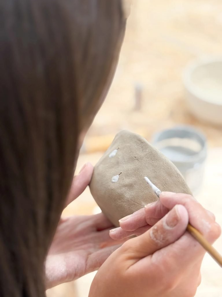 Pinching slab coil building hand techniques clay classes ceramics workshop Lisbon 2026