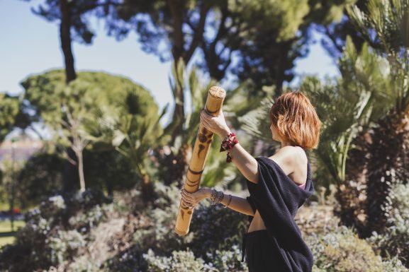 nature-based workshops experiences in portugal with a woman