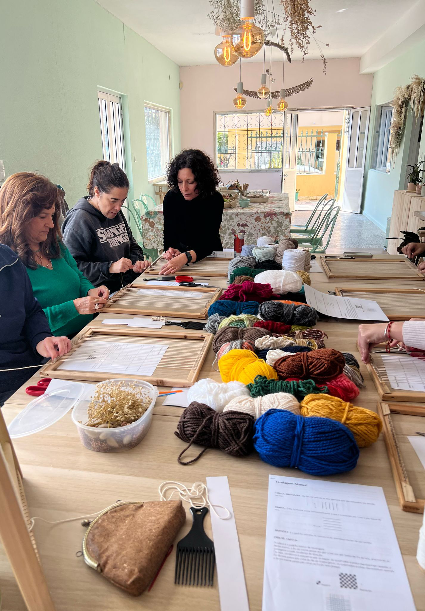 Nail Loom Weaving Classes in Santa Maria da Feira gallery 9