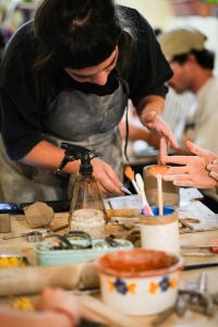 Workshop privado de cerâmica e vinho | Hands On