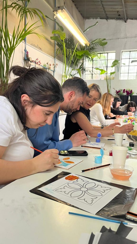 Team building Lisboa azulejo tile painting corporate group Portuguese cultural heritage