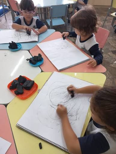 Galeria Graphite Portrait Drawing Workshop for Kids 4