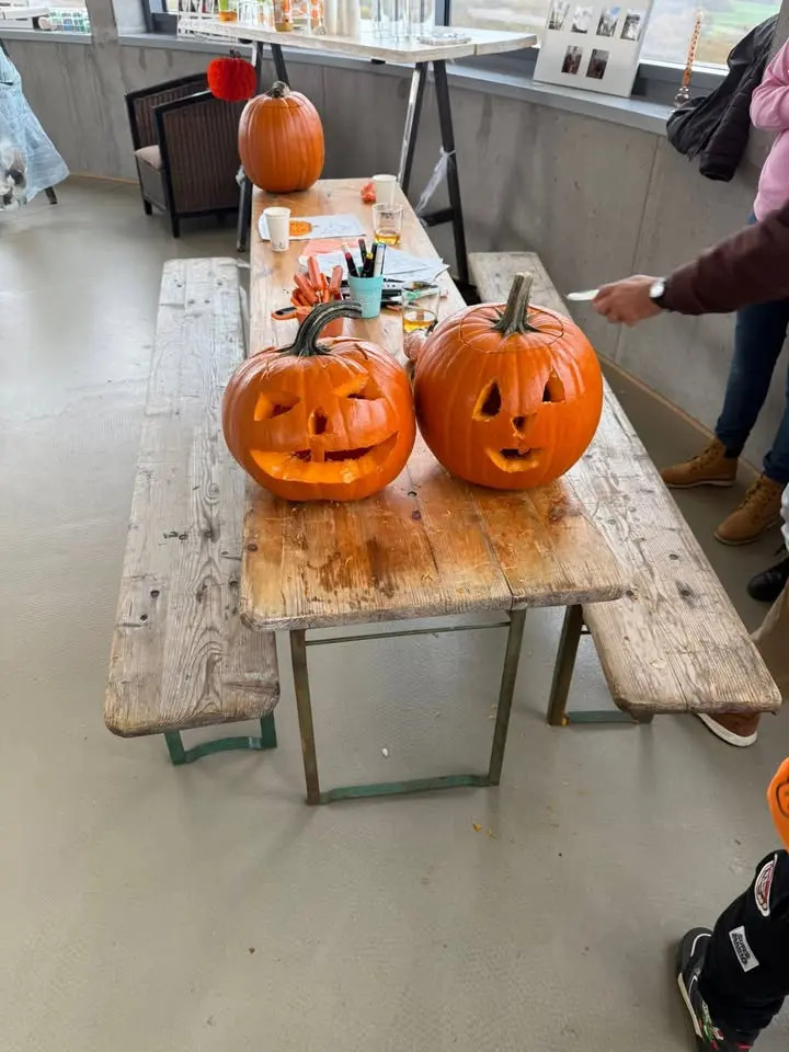 Galeria Halloween Pumpkin Carving Workshop 3